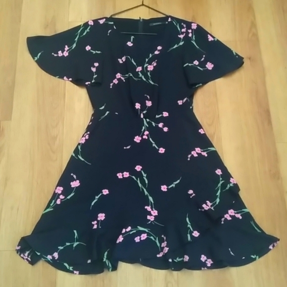Portmans Dresses & Skirts - Portman's black flowery dress with ruffle size 8